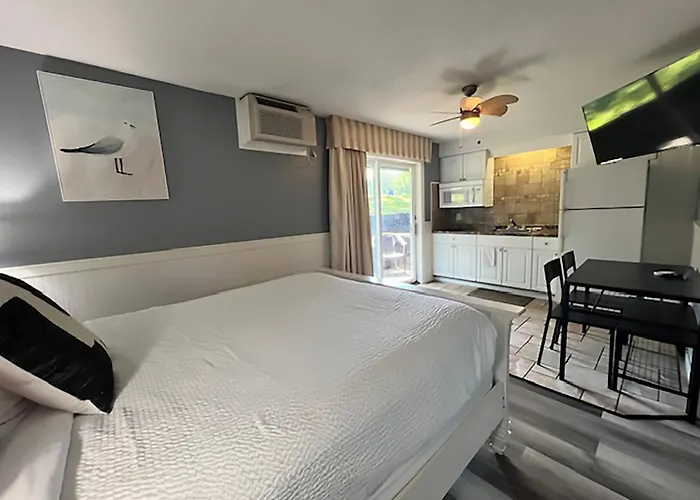 Travelodge By Wyndham Traverse City Mi