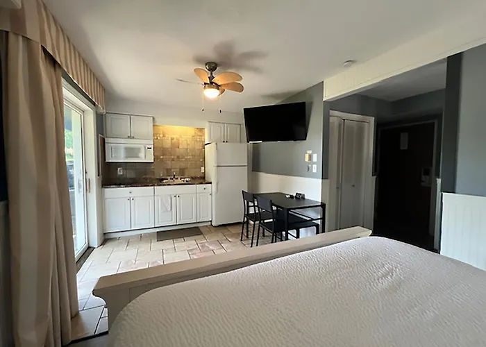 Travelodge By Wyndham Traverse City Mi