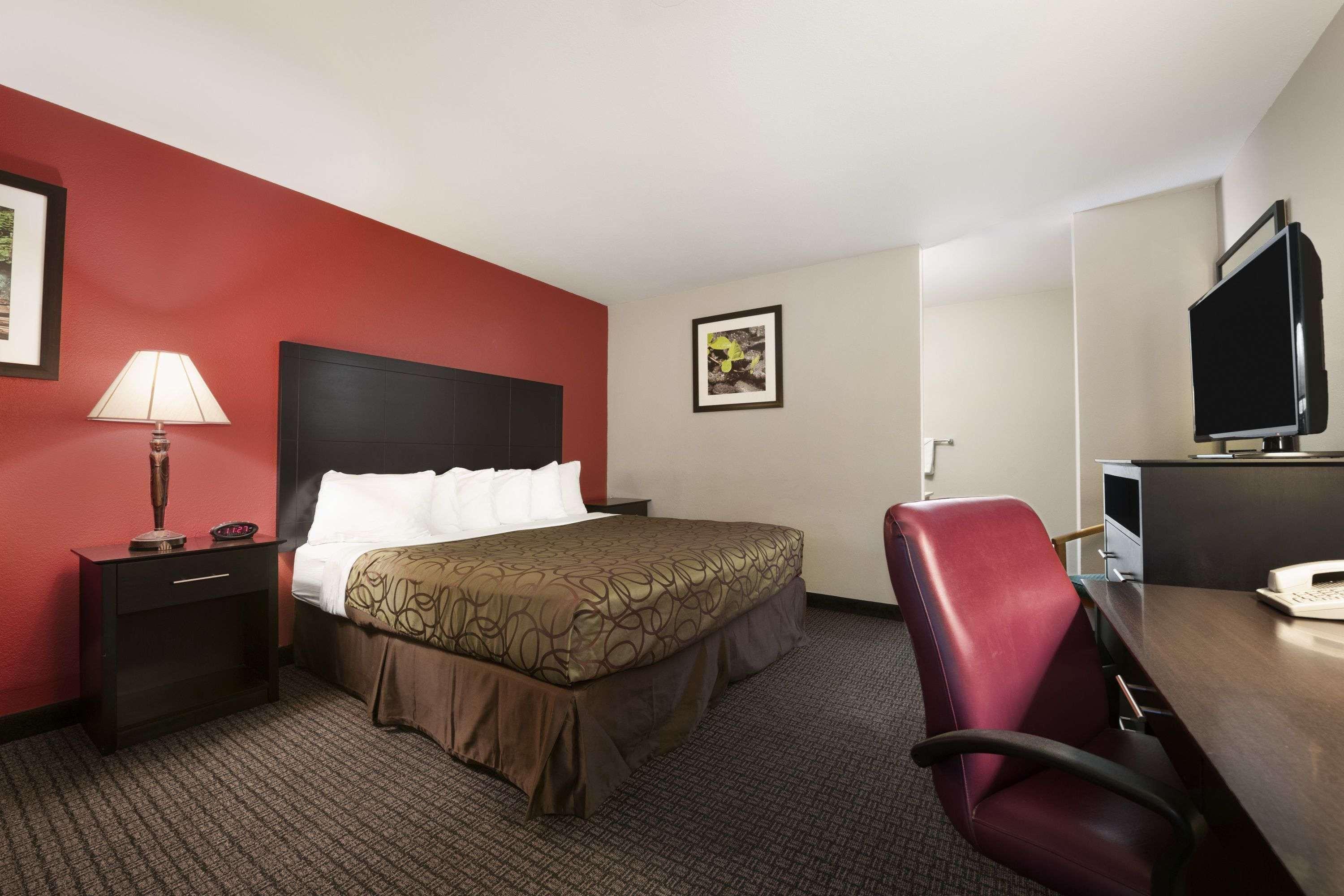 Travelodge By Wyndham Traverse Mi