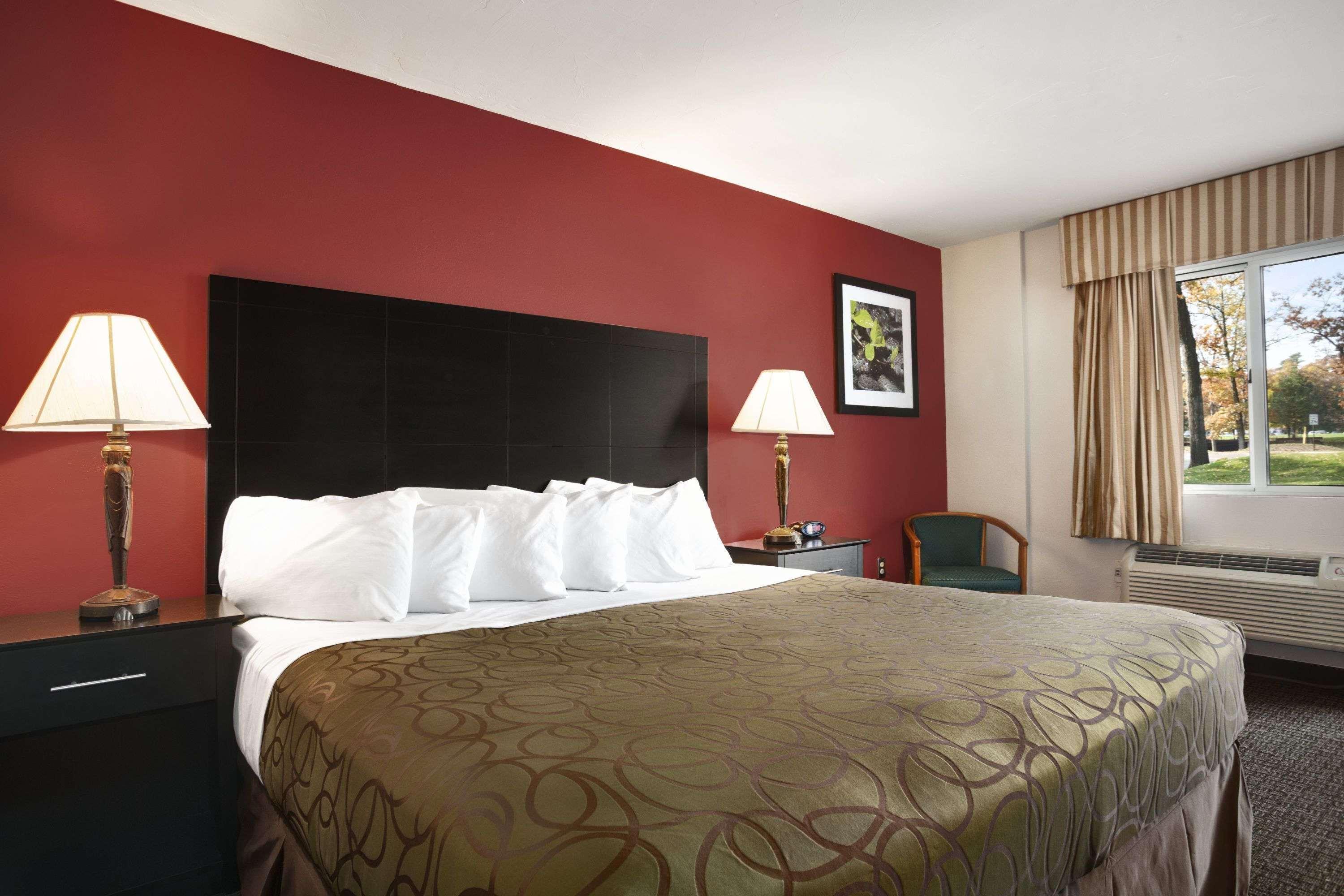Travelodge By Wyndham Traverse Mi 2*