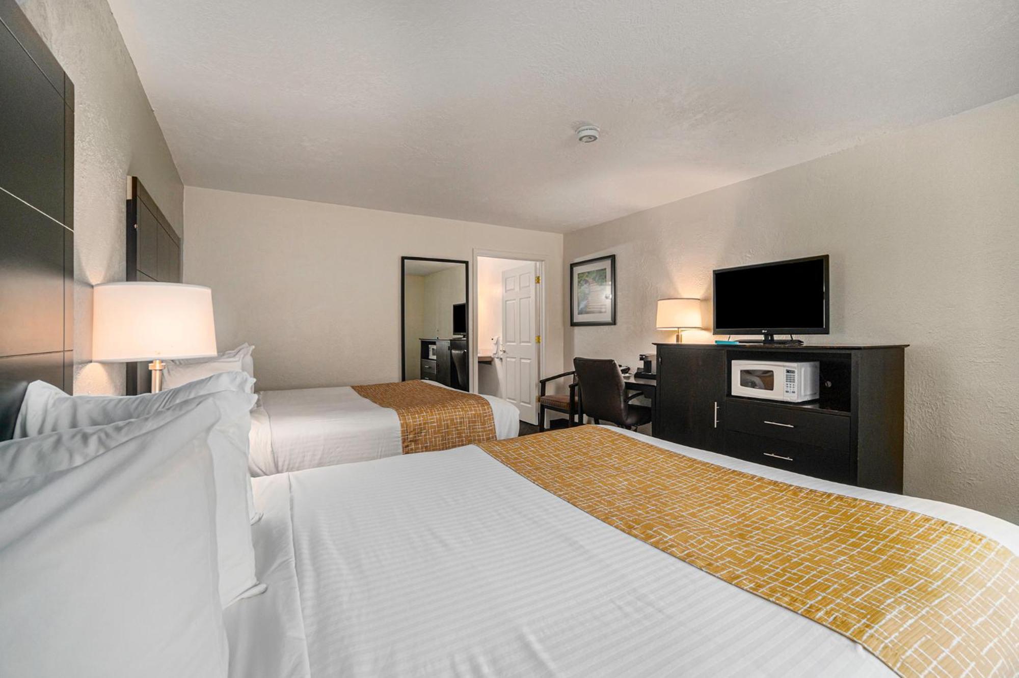 Travelodge By Wyndham Traverse Mi Motel Traverse City
